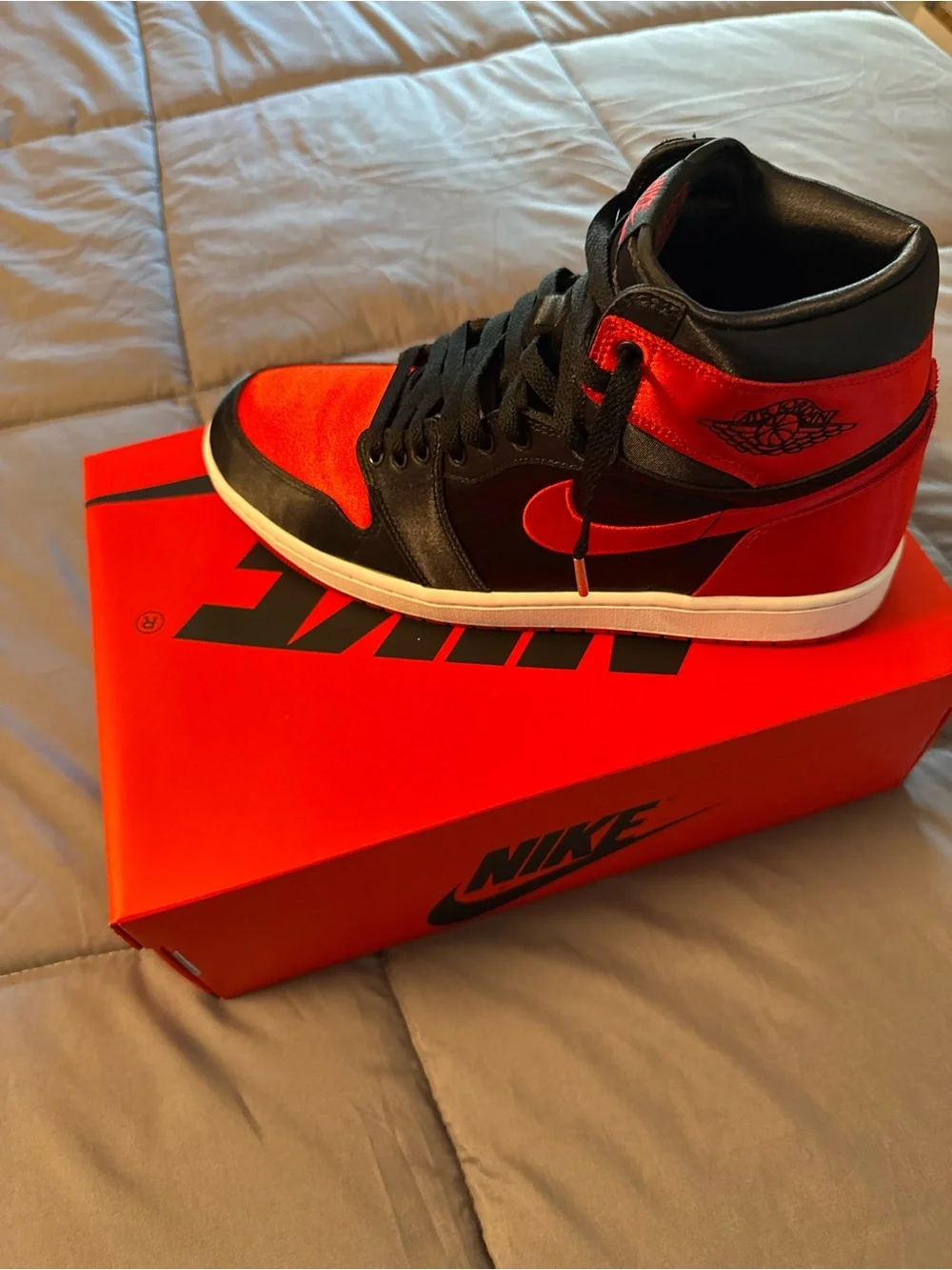 Nike Air Jordan 1 Hi Black/Red Retro